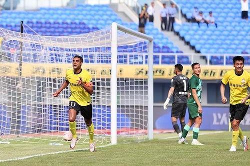 2024赛季中超第24轮：青岛西海岸vs梅州客家,青岛西海岸与梅州客家激战正酣”